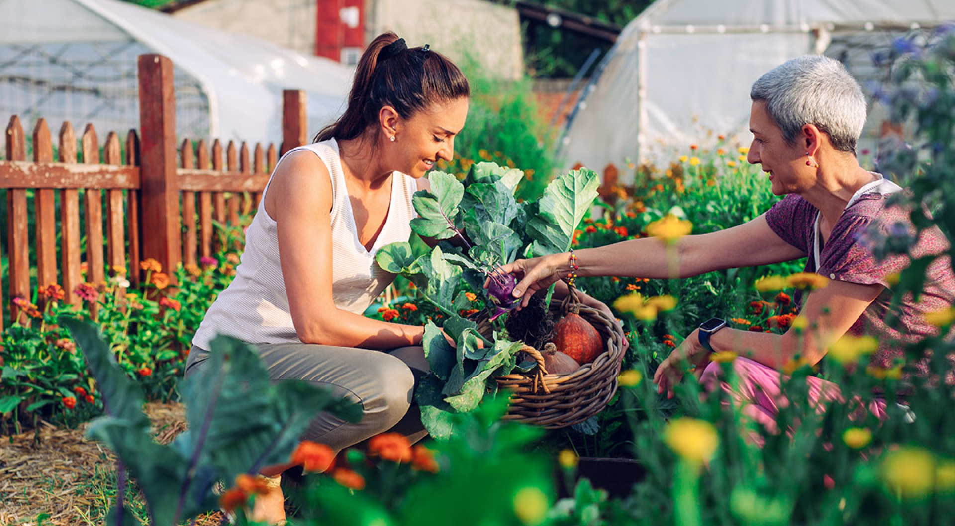25 Summer Team Building Activities That Prepare Groups for Fall Retreats